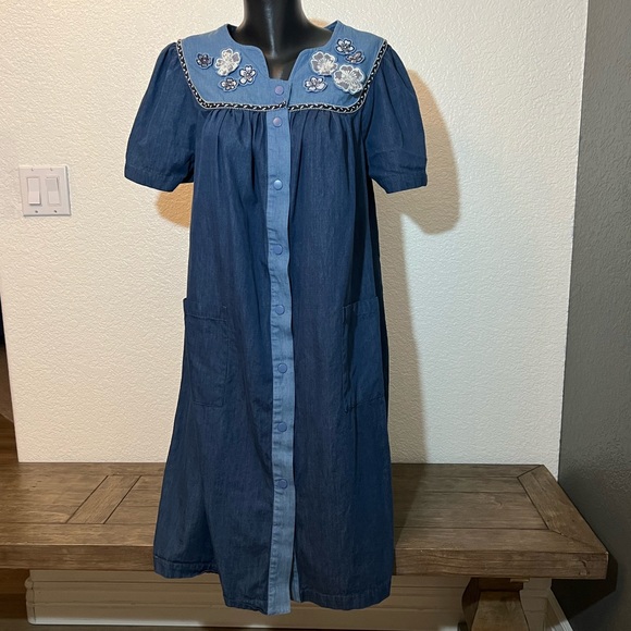 Go Softly Dresses Embroidered Flower Snap Front Patio Short Sleeve